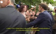 Francia: ministri accusati di stupro, giovane donna incalza Macron