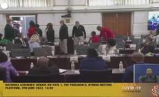 Sudafrica, presunto furto nella fattoria di Ramaphosa: caos in Parlamento