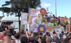Pride, Elodie si esibisce durante il coreo: "Meritiamo tutti gli stessi diritti"