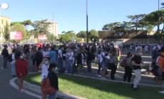 Covid, verso lo stop alle mascherine: non obbligatorie agli esami