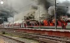 India, protesta per il nuovo piano di reclutamento dell'esercito: treni in fiamme