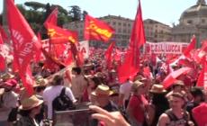 Cgil, Piazza del Popolo si colora di rosso: "Lavoro e pace"
