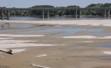 Siccita', il fiume Po in secca a Sermide nel Mantovano
