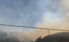 Vasto incendio nell'Imperiese, fumo anche in A10