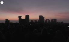 Regno Unito, solstizio d'estate: lo spettacolo dell'alba dietro Stonehenge