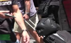 Napoli, orologio di cortesia anti rapina per turisti: "Lasciate i Rolex in hotel"