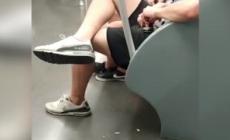 Milano, sniffano cocaina fra i passeggeri in metropolitana: video choc
