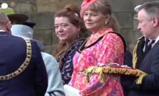 Scozia, la regina Elisabetta alla cerimonia di consegna delle chiavi di Edimburgo