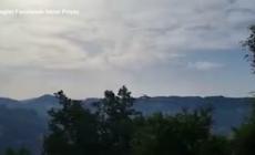 Operazioni di spegnimento del vasto incendio nell'appennino bolognese