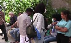 Migranti: arrivati in Italia con i corridoi umanitari 95 profughi dai campi di detenzione in Libia