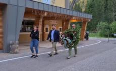Marmolada, sindaco e giunta di Canazei depongono fiori per le vittime