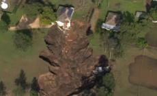 Australia, voragine dopo le forti piogge fa crollare una casa
