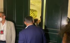 Governo, M5s non votera' la fiducia. "Pronti ad andare al voto?" Conte non risponde
