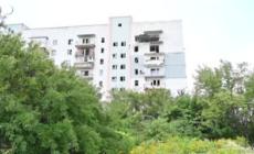 Ucraina, missile su Kharkiv: la polizia ispeziona l'area colpita