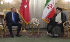 Teheran, il vertice fra Erdogan e il presidente iraniano Raisi