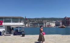 Incendio Carso, lavoratori bloccati lasciano Trieste via mare