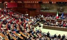 Draghi entra nell'Aula della Camera, standing ovation del centrosinistra
