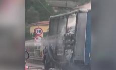 Camion in fiamme a Bordighera, bloccato il traffico verso la Francia