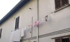 Bimba di 18 mesi trovata morta in casa: è stata lasciata sola per sei giorni