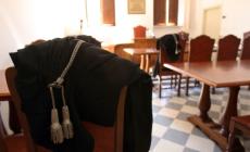 Il Tribunale del lavoro di Parma: "Violenza sessuale, regista e teatro ripaghino il danno psicologico"