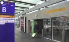 Francoforte, lo sciopero del personale di Lufthansa causa code in aeroporto