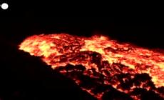 Islanda, fiumi di lava da una fenditura vulcanica a 40 km da Reykjavi'k