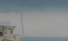 Capri, improvviso temporale estivo: turisti in fuga dalla pioggia