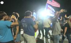 Florida, supporter di Trump riuniti fuori dalla sua residenza perquisita dall'Fbi