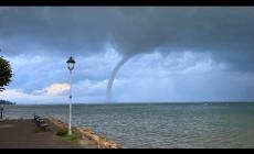 Maltempo: tromba d'aria sul Lago di Garda - Video