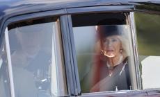 Il principe Harry alza il tiro: Camilla nel mirino con William e Kate