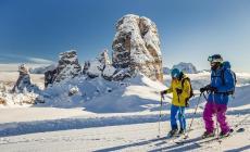 Bevono troppi alcolici alla festa sulla pista da sci, 11 feriti