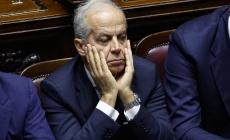 Piantedosi: "Ci sono 100mila migranti in accoglienza, i posti sono saturi. +56% richieste d'asilo, in maggioranza negate"