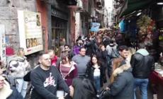 Natale, boom di turisti nel centro storico di Napoli