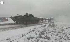 Soldati russi si addestrano in esercitazioni militari in Bielorussia
