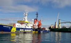 Migranti, Humanity 1 arrivata nel porto di Bari
