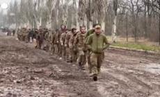Ucraina, scambio di prigionieri con la Russia: rilasciati 64 militari