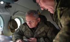 Ucraina, il ministro della Difesa russo sorvola le aree con le truppe schierate