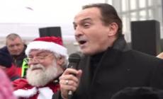 Torino, la discesa dei Babbi Natale dal grattacielo della Regione Piemonte