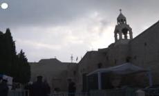 Natale, i turisti affollano la Chiesa della Nativita' di Betlemme