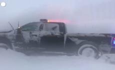 Maltempo in Usa, una bufera di neve si abbatte su New York: veicoli bloccati
