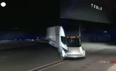 Musk assicura: "non vendero' azioni Tesla per due anni"