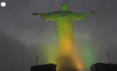 Pele', il Cristo Redentore diventa verdeoro per la leggenda del calcio