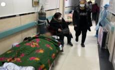 Covid: Cina, pazienti al pronto soccorso di Tangshan