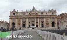 Ratzinger, l'emozione della folla: "E' il vero papa, non ce ne sono altri"