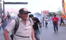 Peru', scontri con la polizia a Lima durante le proteste antigovernative