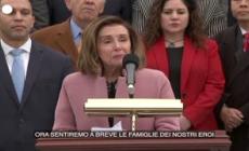 Deputati sulle scale del Congresso ricordano l'assalto a Capitol Hill
