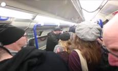 Londra, torna "No Trousers Tube Ride" dopo il Covid: pendolari in mutande sulla metro