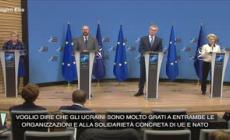 Stoltenberg: "Esaurite le scorte di armi, aumentare la produzione"