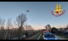 Si getta nel fiume per sfuggire alla polizia: muore annegato a Padova