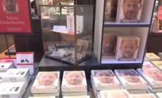 Gran Bretagna, Harry trionfa in libreria ma crolla nei sondaggi